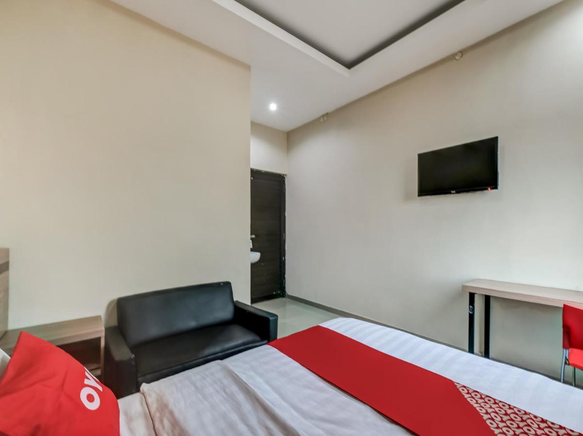 Oyo 90986 Hotel Srikandi Adisucipto Kalasan Eksteriør bilde