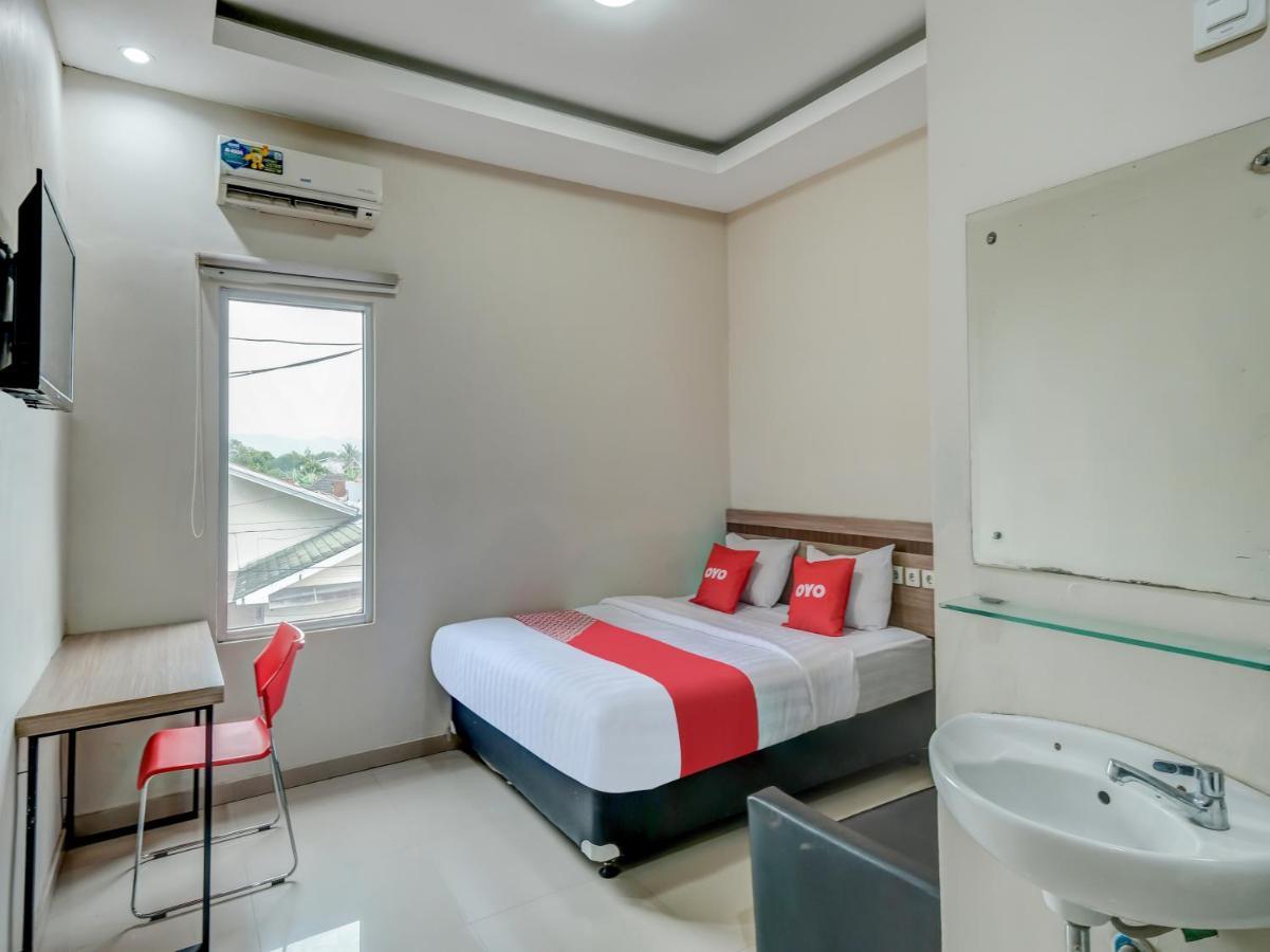 Oyo 90986 Hotel Srikandi Adisucipto Kalasan Eksteriør bilde