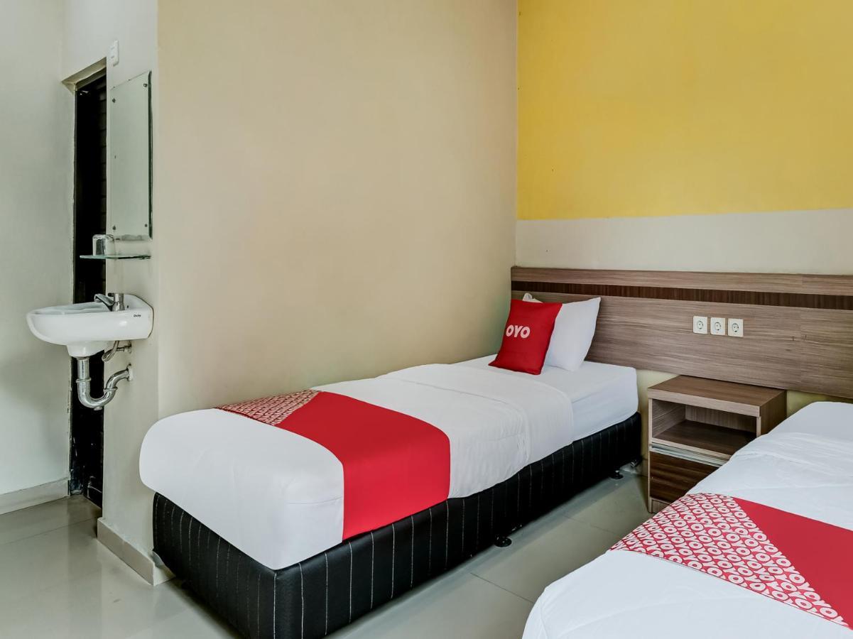 Oyo 90986 Hotel Srikandi Adisucipto Kalasan Eksteriør bilde