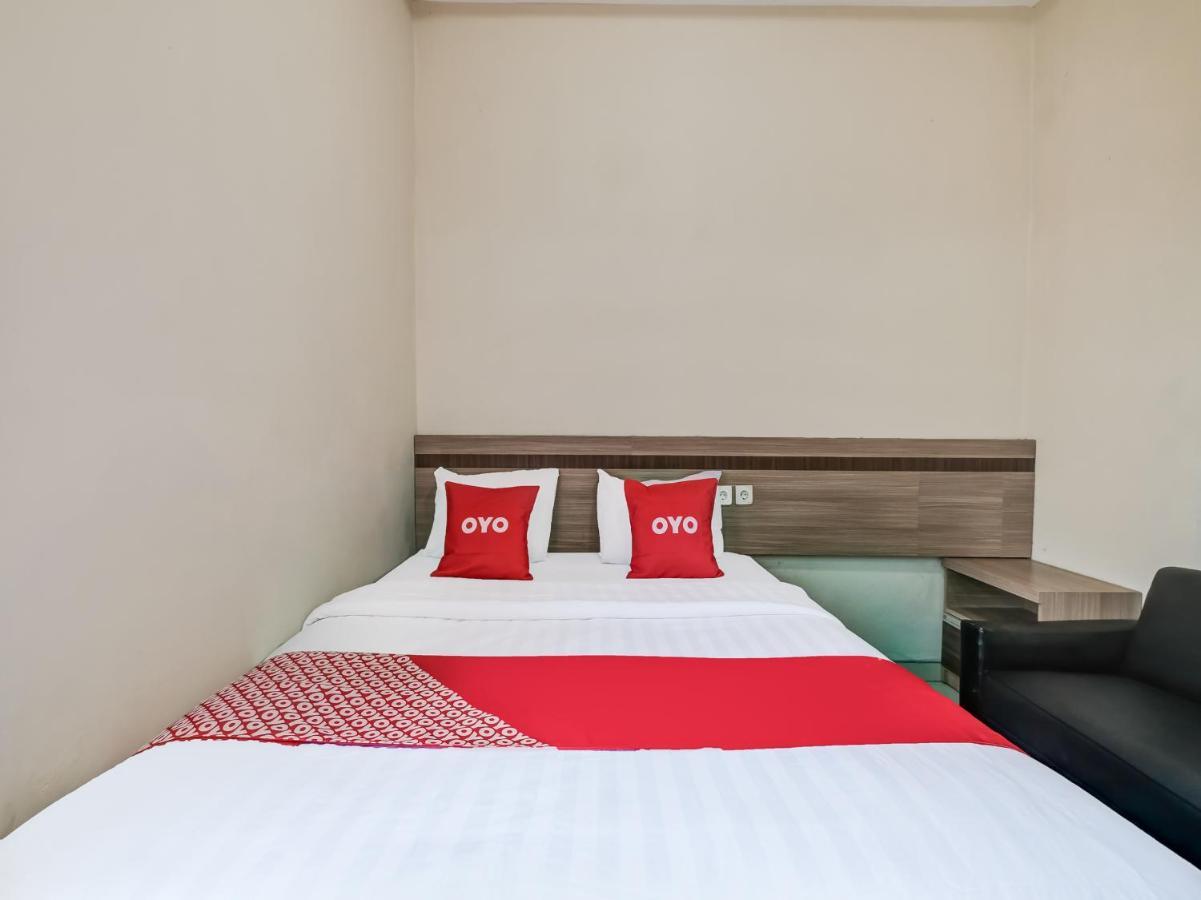 Oyo 90986 Hotel Srikandi Adisucipto Kalasan Eksteriør bilde