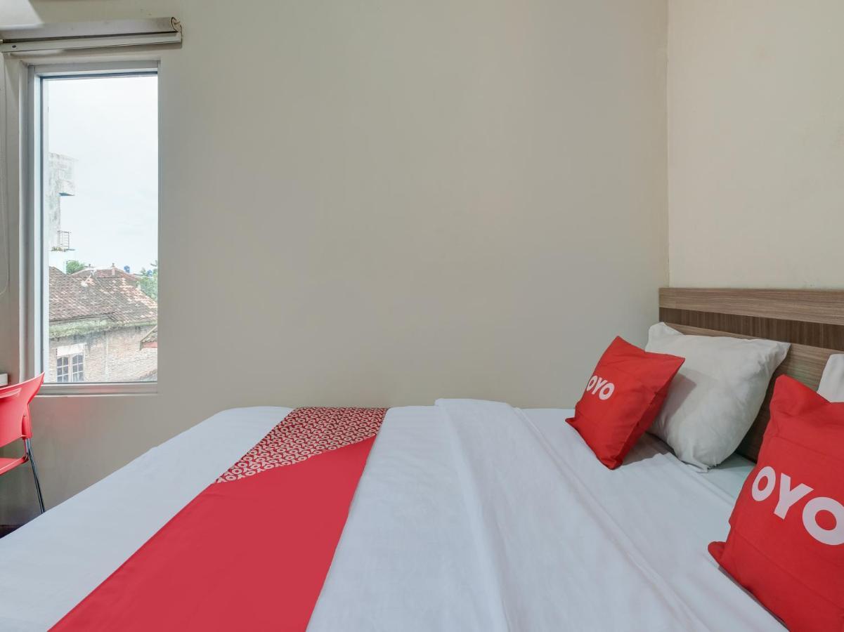 Oyo 90986 Hotel Srikandi Adisucipto Kalasan Eksteriør bilde