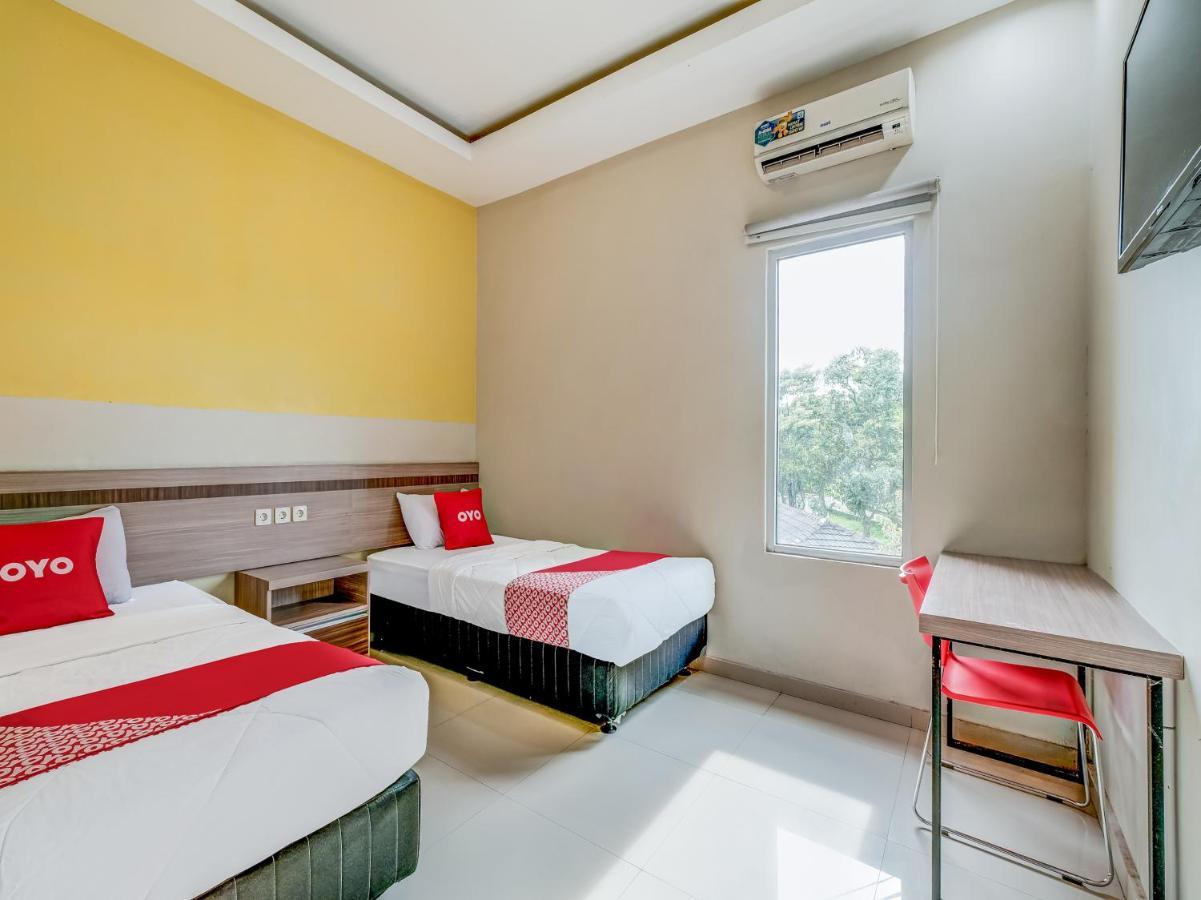 Oyo 90986 Hotel Srikandi Adisucipto Kalasan Eksteriør bilde