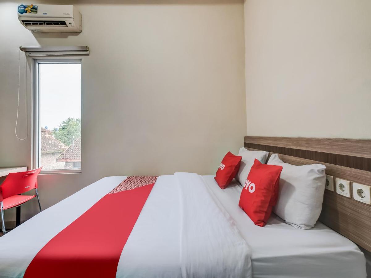 Oyo 90986 Hotel Srikandi Adisucipto Kalasan Eksteriør bilde