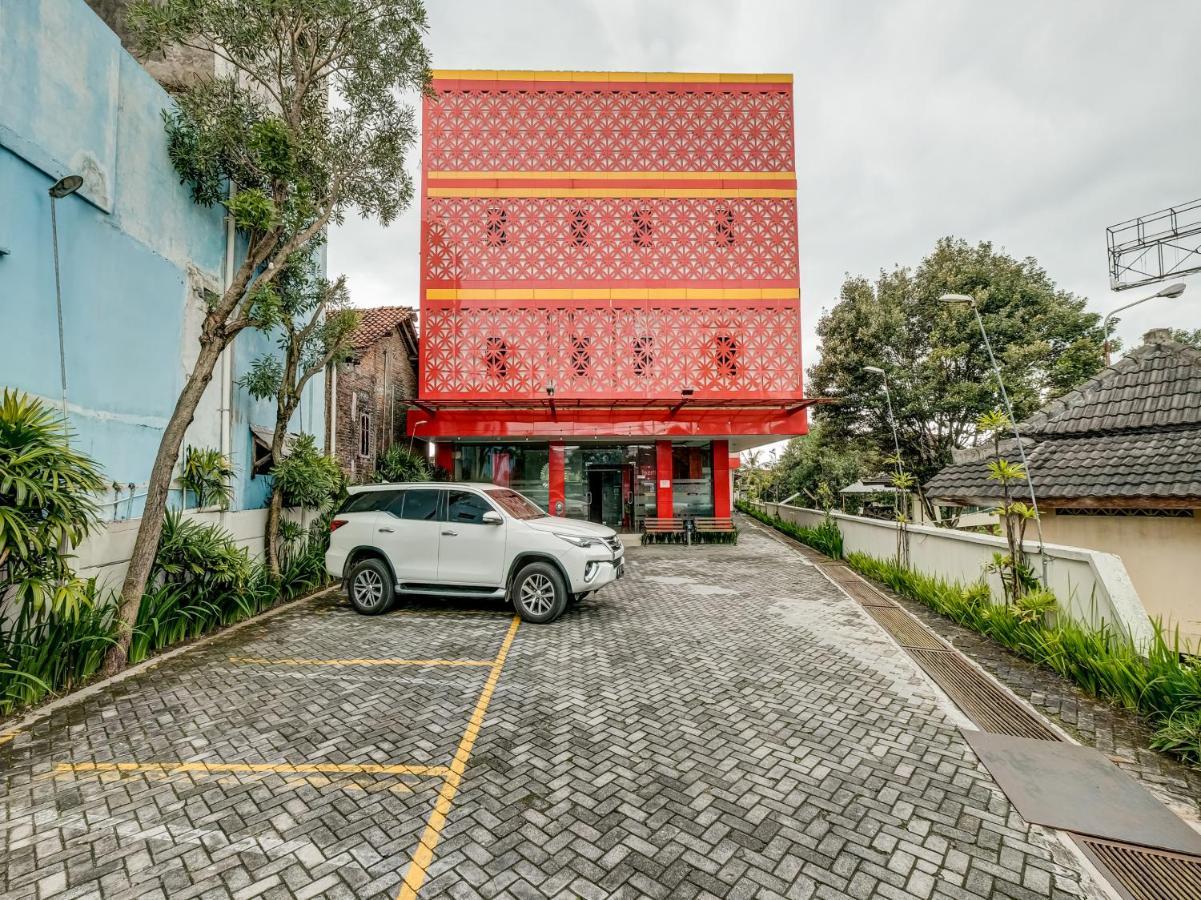 Oyo 90986 Hotel Srikandi Adisucipto Kalasan Eksteriør bilde