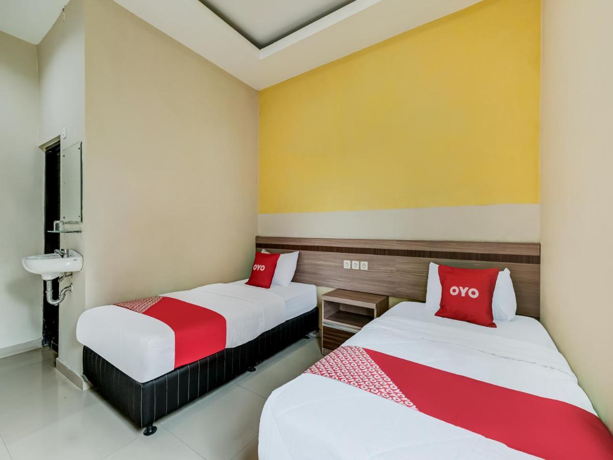 Oyo 90986 Hotel Srikandi Adisucipto Kalasan Eksteriør bilde