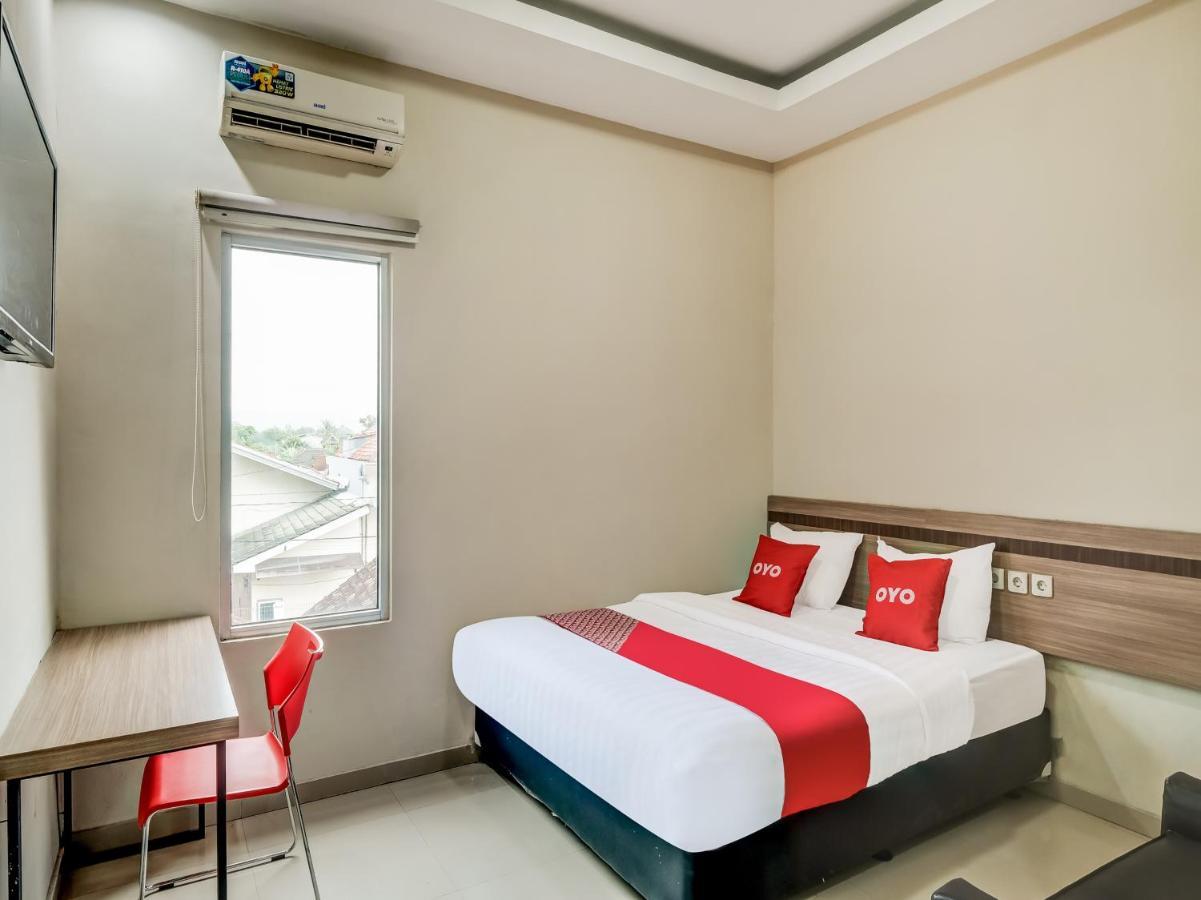 Oyo 90986 Hotel Srikandi Adisucipto Kalasan Eksteriør bilde